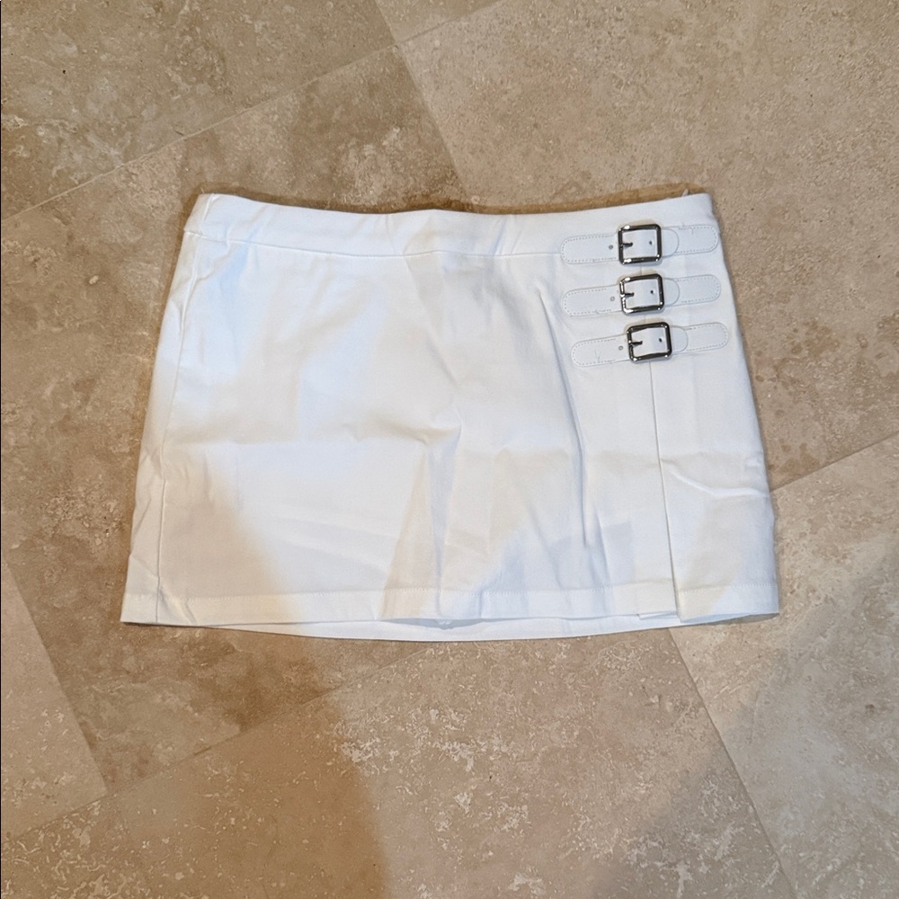 Elegant White Triple Buckle Mini Skirt